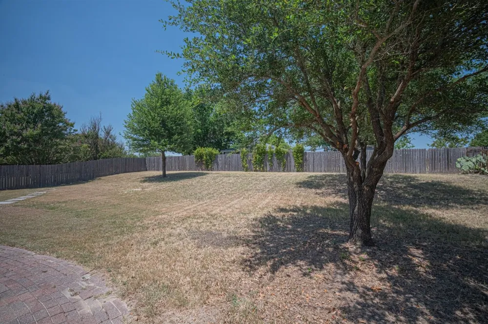 103 Meadow Glen Lane Ovilla, TX 75154