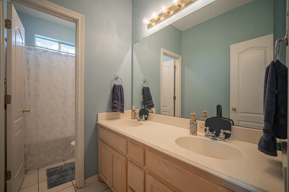 103 Meadow Glen Lane Ovilla, TX 75154