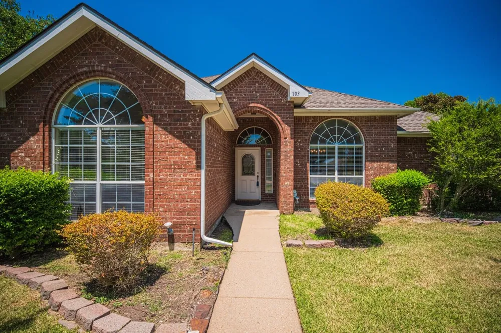 103 Meadow Glen Lane Ovilla, TX 75154