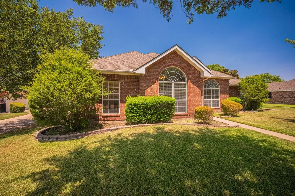 103 Meadow Glen Lane Ovilla, TX 75154