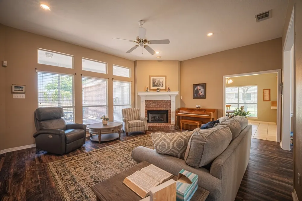 103 Meadow Glen Lane Ovilla, TX 75154