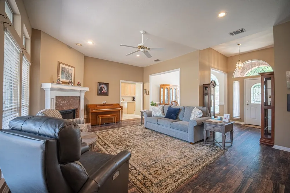 103 Meadow Glen Lane Ovilla, TX 75154