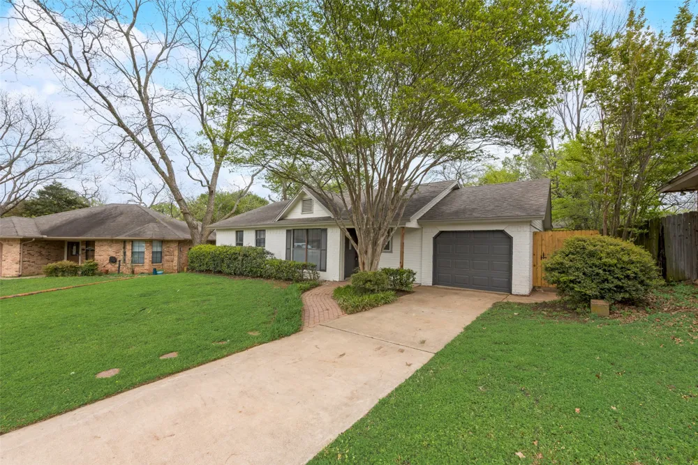 907 Melanie Lane Keene, TX 76059