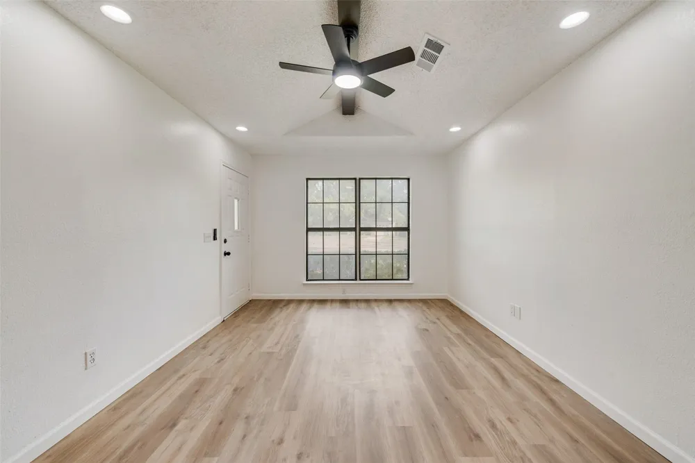 907 Melanie Lane Keene, TX 76059