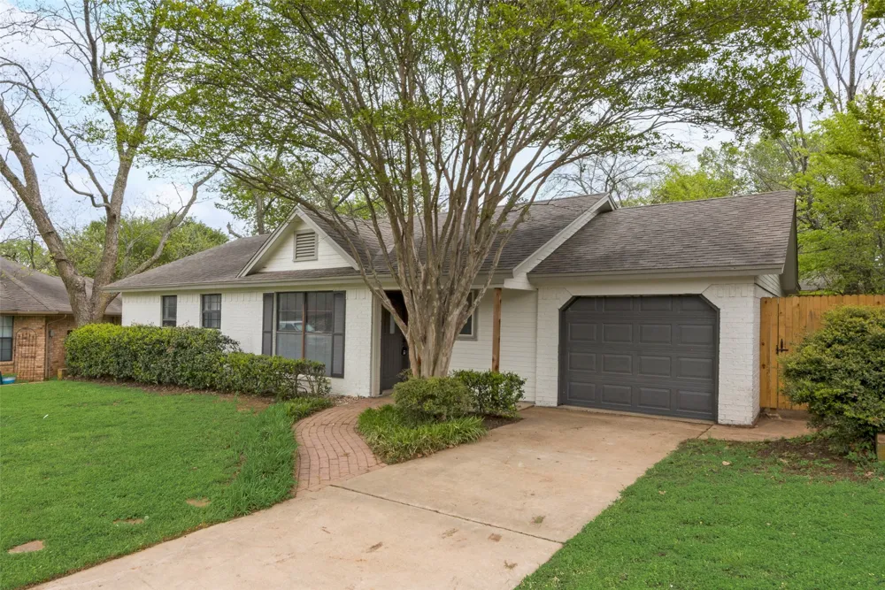 907 Melanie Lane Keene, TX 76059