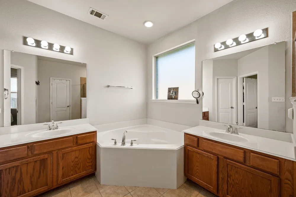13160 Larks View Point Fort Worth, TX 76244