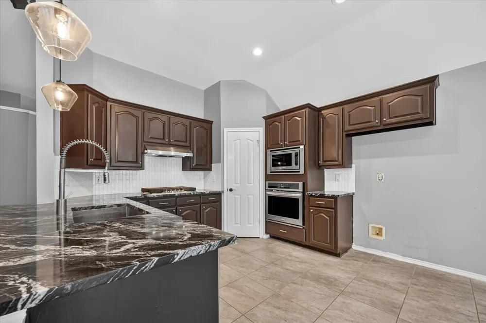 2720 Windstone Way Corinth, TX 76210
