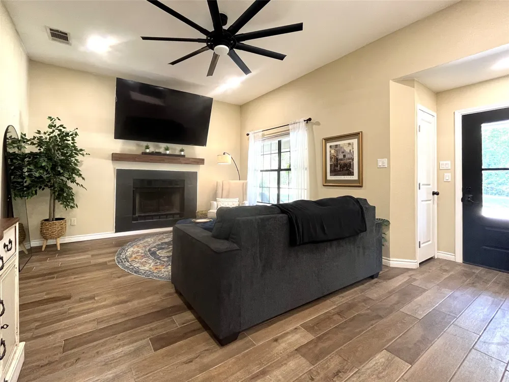 1229 Epps Road Palmer, TX 75152