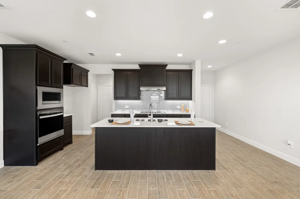 656 Sandiford Court Mansfield, TX 76063
