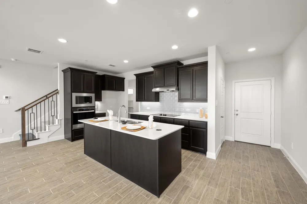 656 Sandiford Court Mansfield, TX 76063
