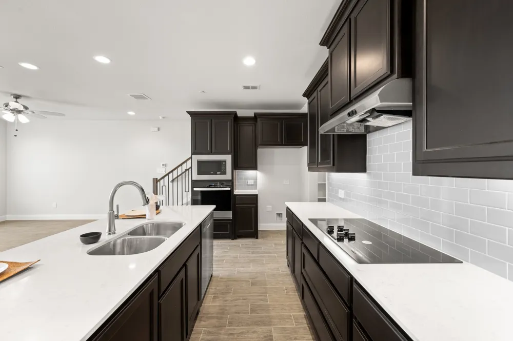 656 Sandiford Court Mansfield, TX 76063