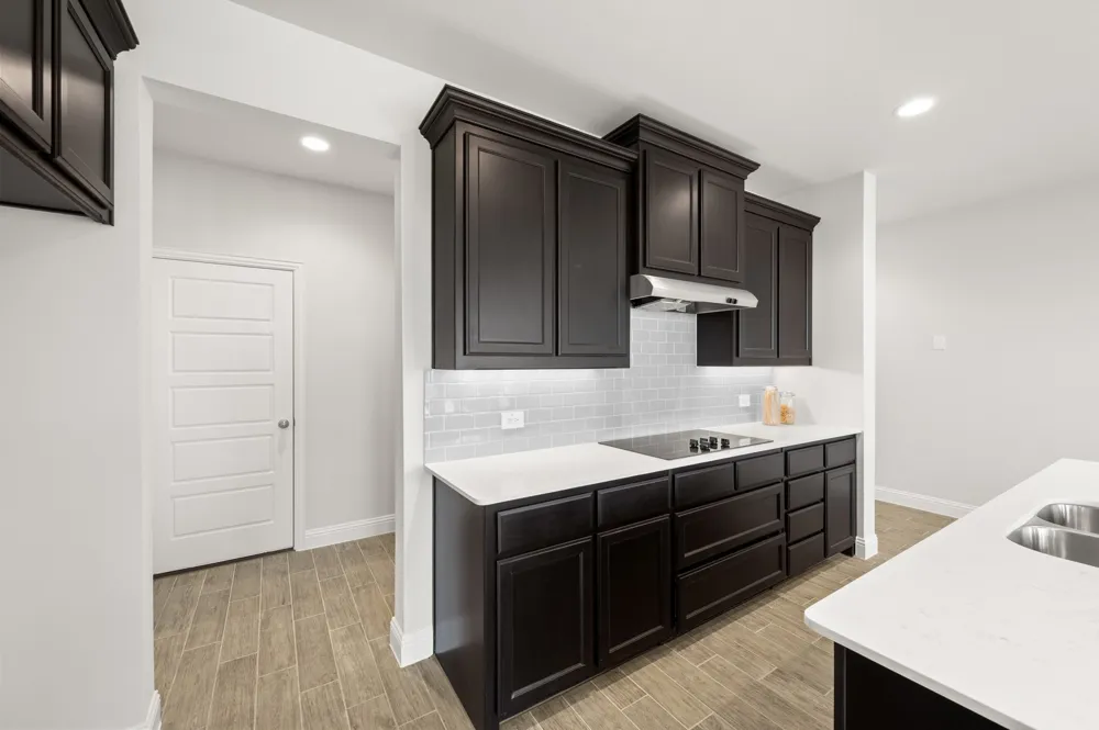 656 Sandiford Court Mansfield, TX 76063