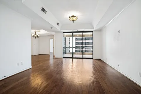 5909 Luther Lane #1202