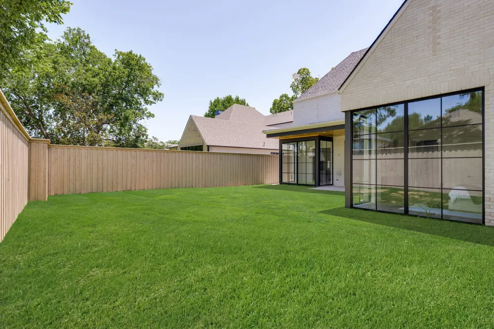 9027 Daytonia Avenue Dallas, TX 75218