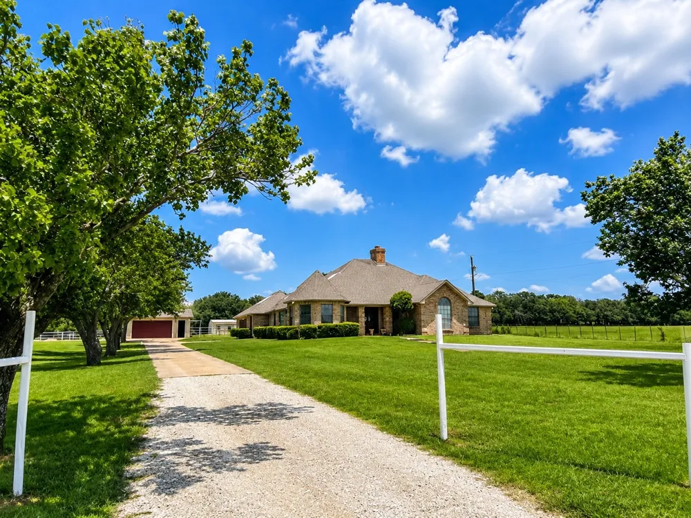 177 County Road 4917 Newark, TX 76071
