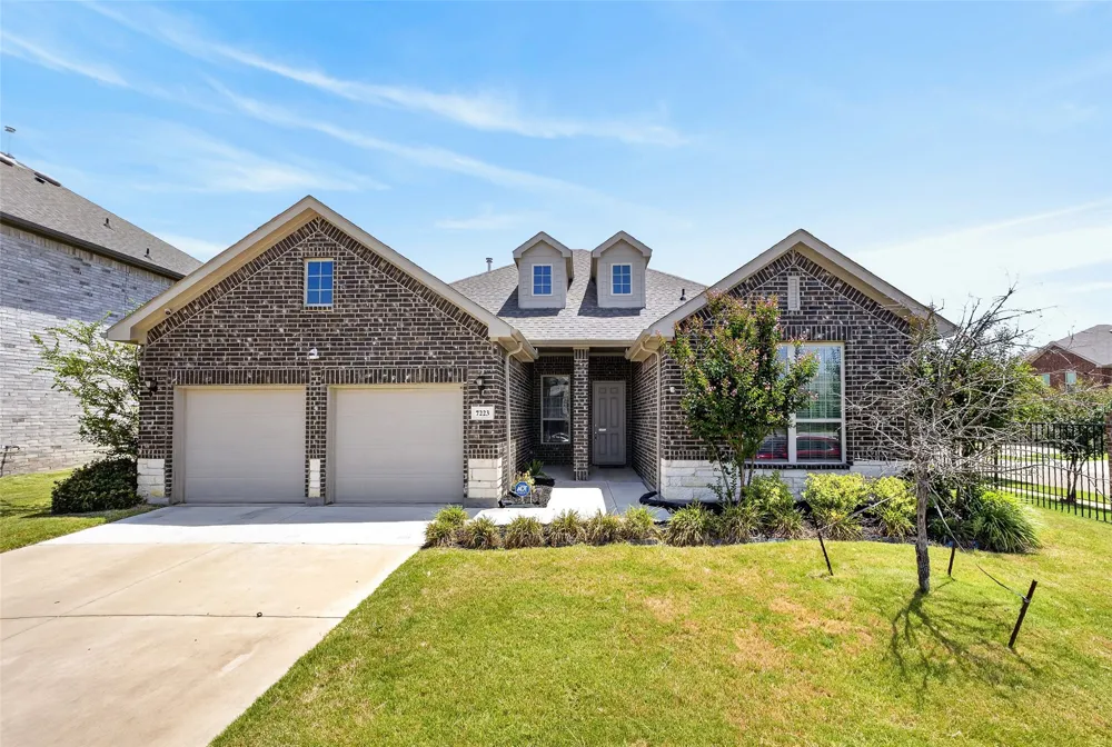 7223 Fallen Crest Lane Arlington, TX 76001