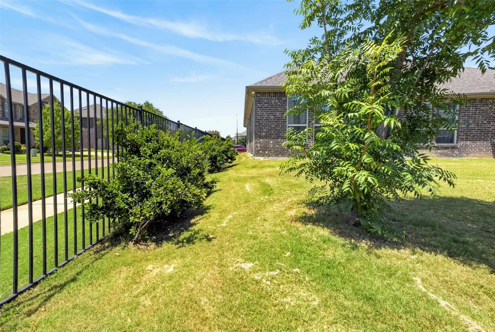 7223 Fallen Crest Lane Arlington, TX 76001