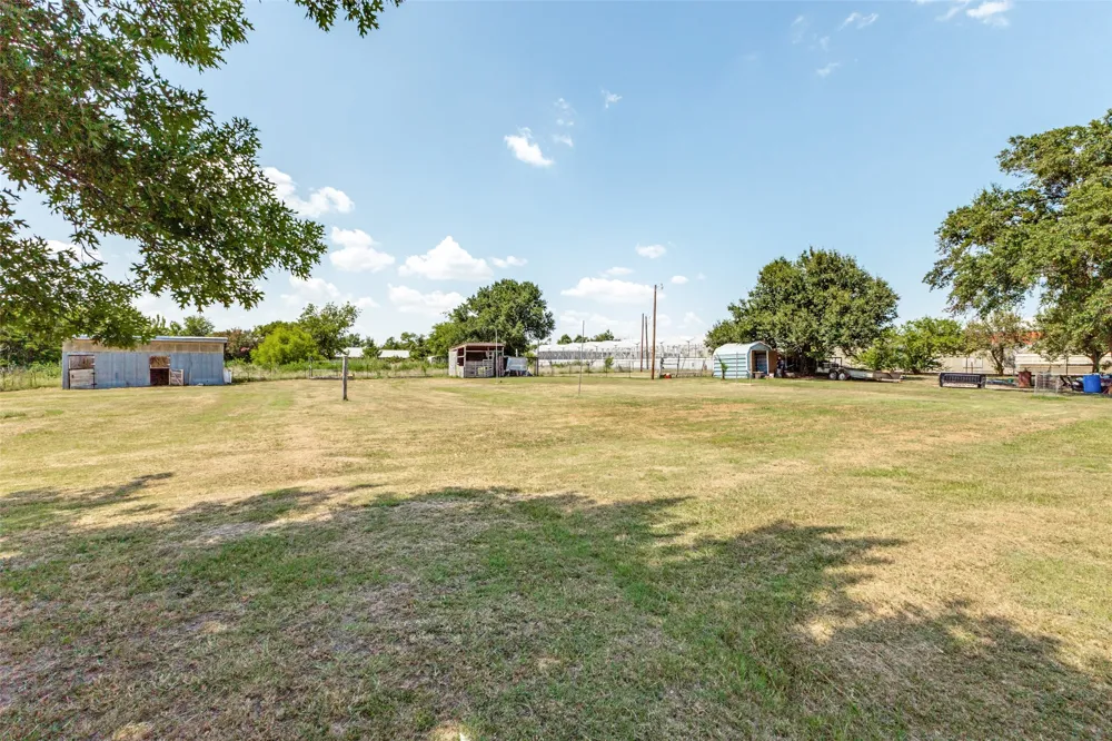7400 County Road 131A Terrell, TX 75161