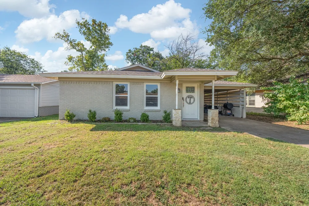 809 Phillips Street Cleburne, TX 76033
