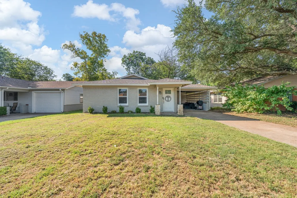 809 Phillips Street Cleburne, TX 76033