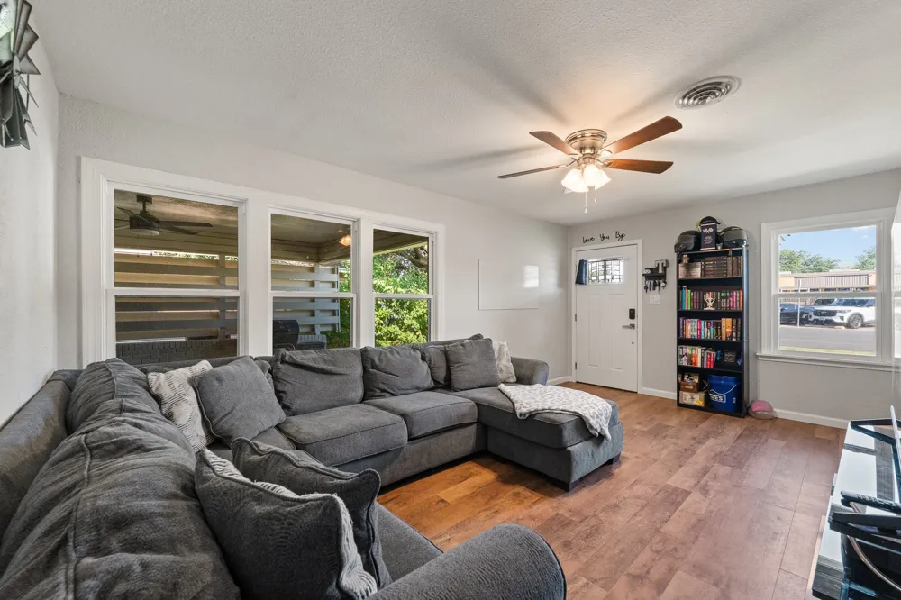 809 Phillips Street Cleburne, TX 76033