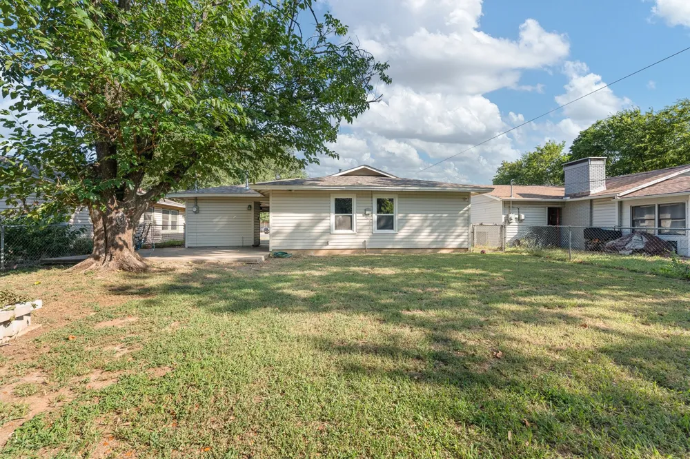 809 Phillips Street Cleburne, TX 76033