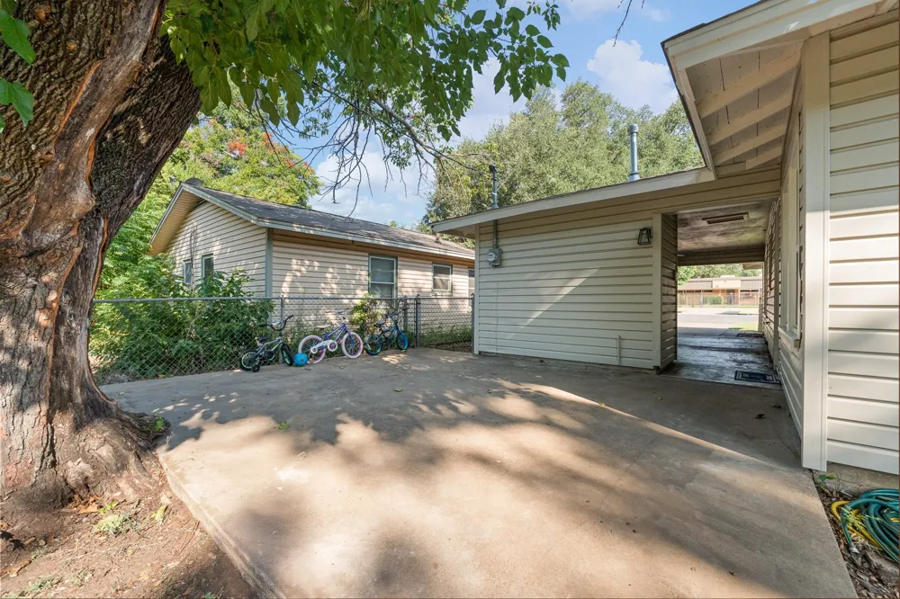 809 Phillips Street Cleburne, TX 76033