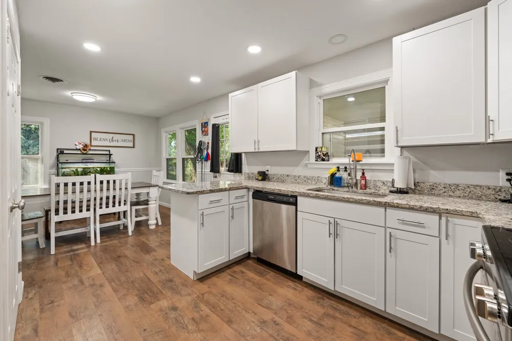 809 Phillips Street Cleburne, TX 76033