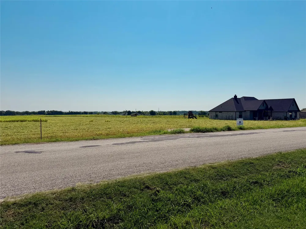 10319 County Road 418 Grandview, TX 76050