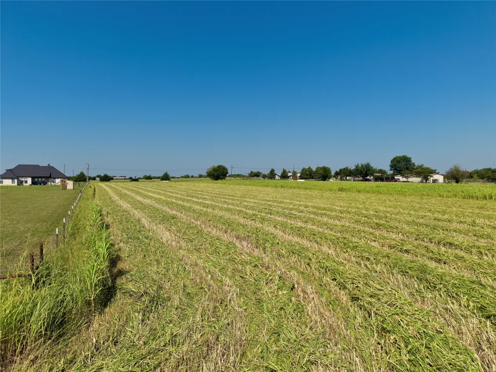 10319 County Road 418 Grandview, TX 76050