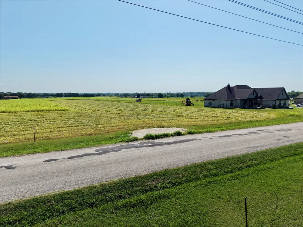 10319 County Road 418 Grandview, TX 76050