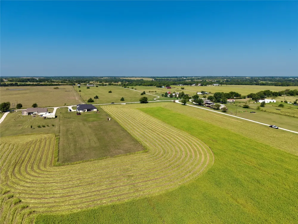 10319 County Road 418 Grandview, TX 76050