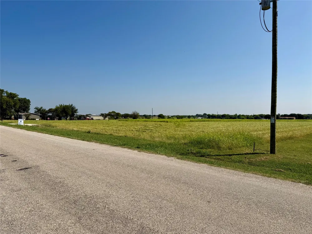 10319 County Road 418 Grandview, TX 76050