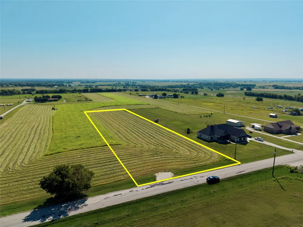 10319 County Road 418 Grandview, TX 76050