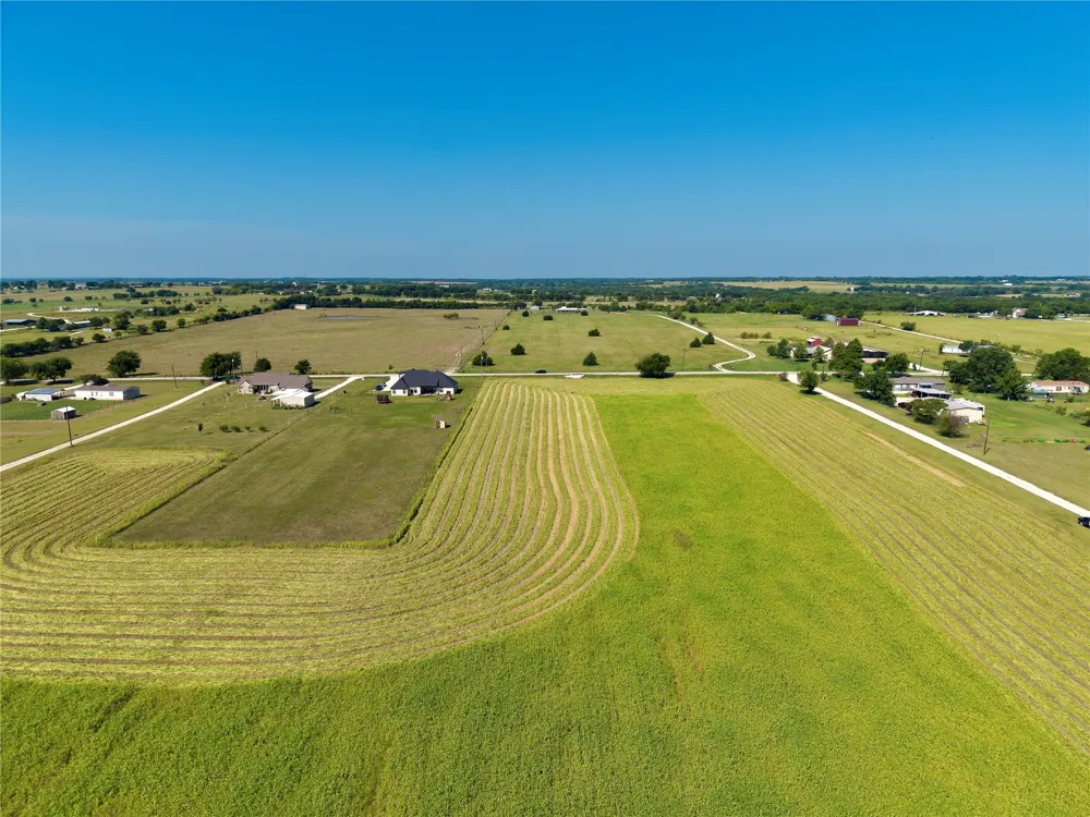 10319 County Road 418 Grandview, TX 76050