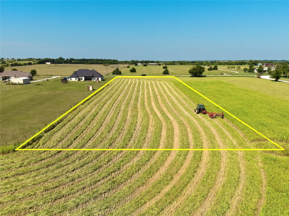 10319 County Road 418 Grandview, TX 76050