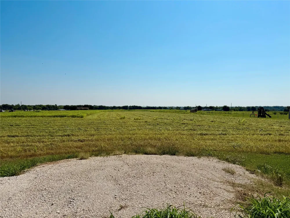 10319 County Road 418 Grandview, TX 76050