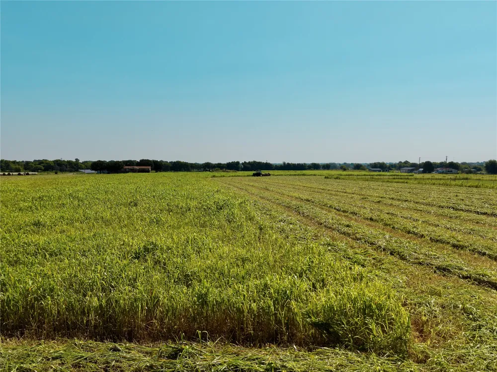 10319 County Road 418 Grandview, TX 76050