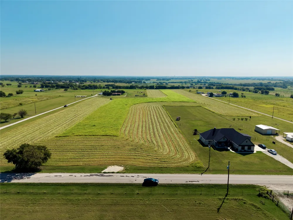 10319 County Road 418 Grandview, TX 76050
