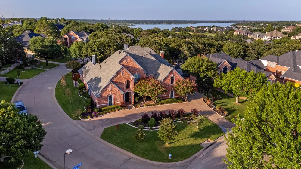 801 Shady Bend Court Highland Village, TX 75077