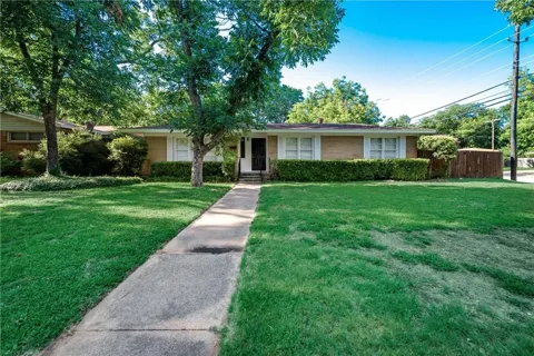 1601 Larkspur Drive