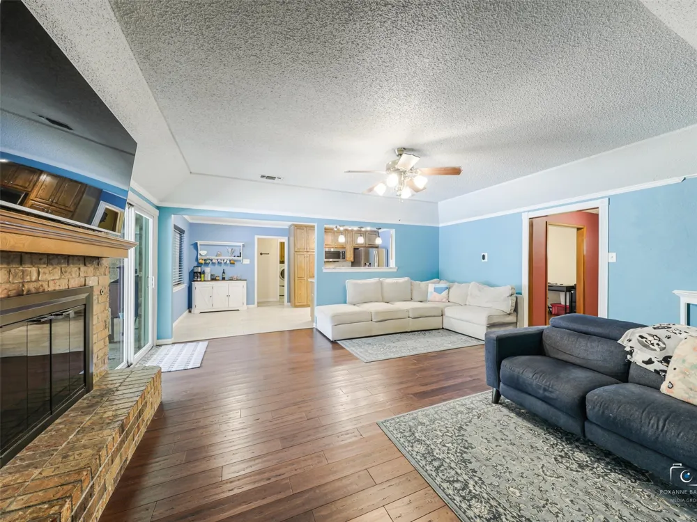 6404 Suncrest Court North Richland Hills, TX 76180