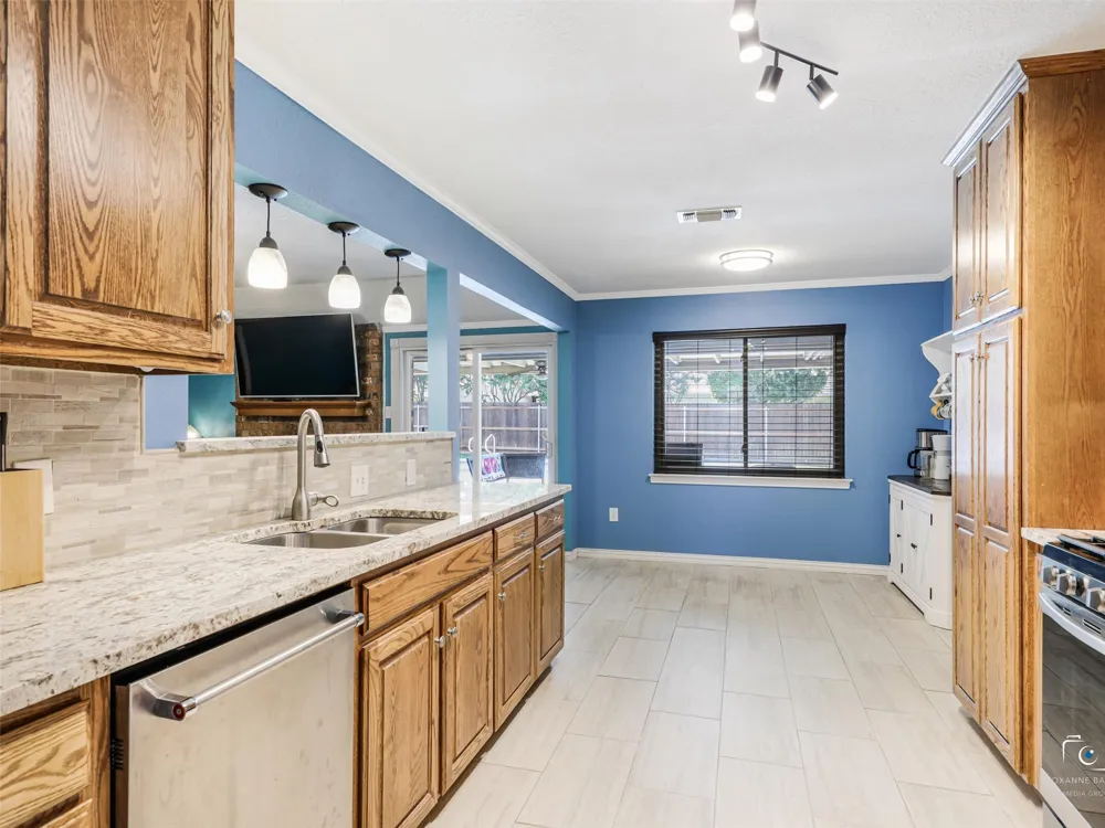 6404 Suncrest Court North Richland Hills, TX 76180