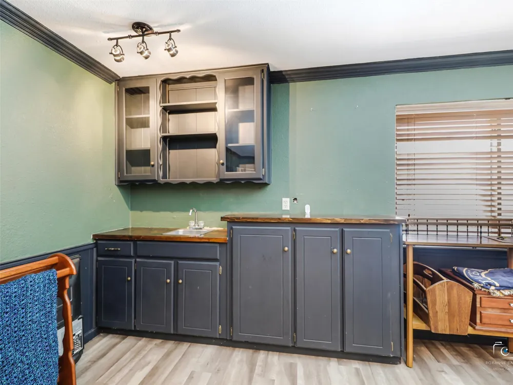 6404 Suncrest Court North Richland Hills, TX 76180