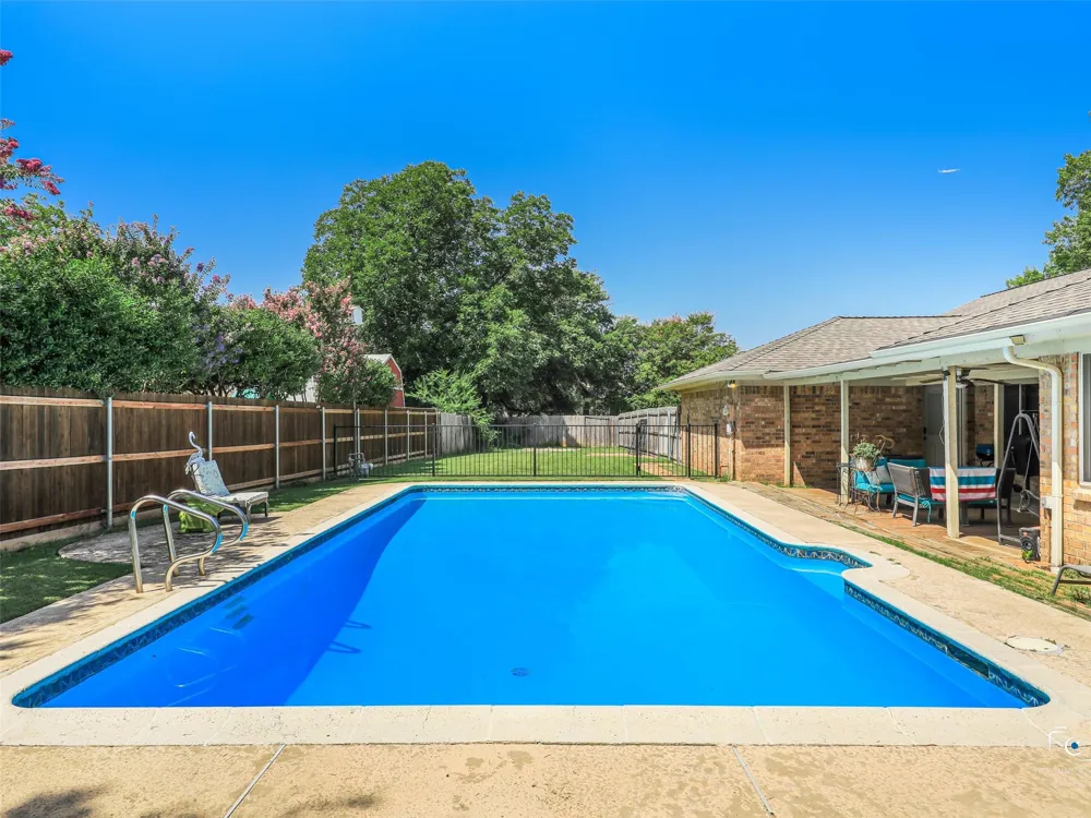 6404 Suncrest Court North Richland Hills, TX 76180