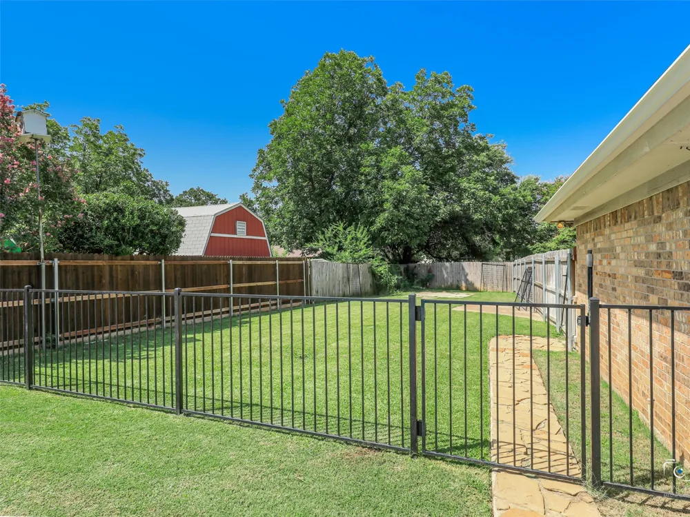 6404 Suncrest Court North Richland Hills, TX 76180