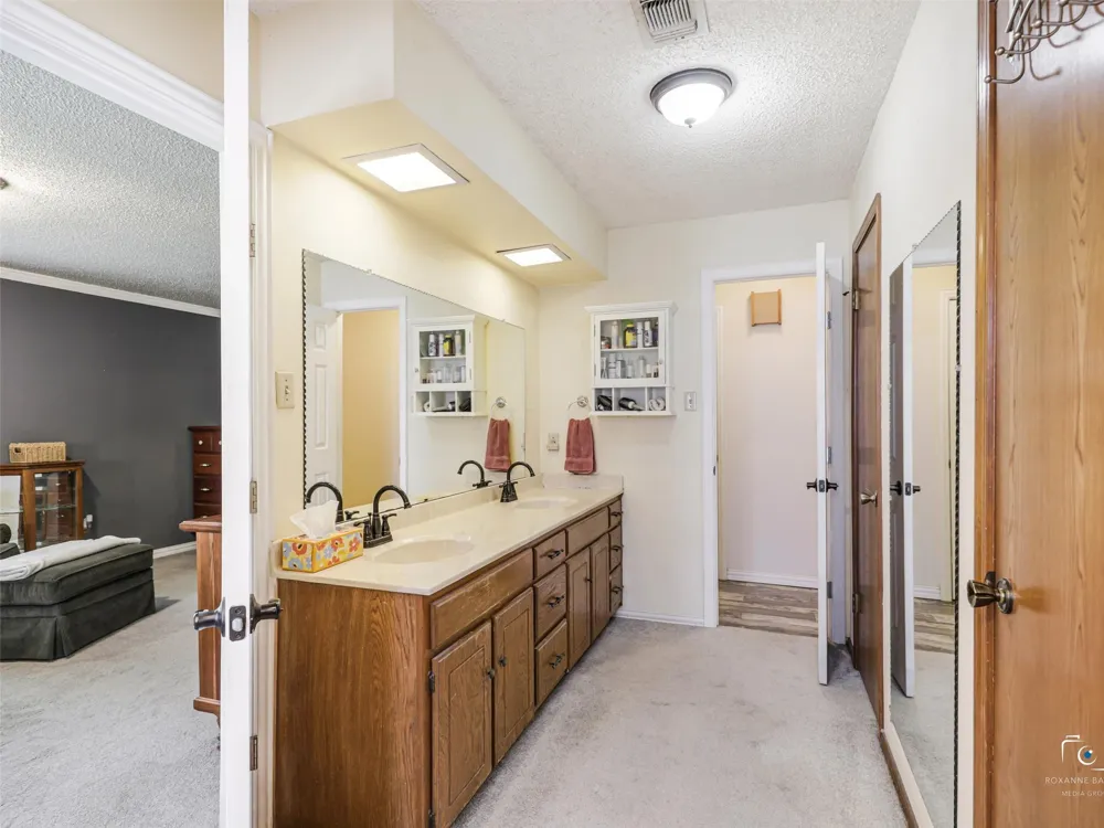 6404 Suncrest Court North Richland Hills, TX 76180