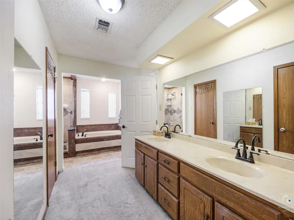 6404 Suncrest Court North Richland Hills, TX 76180