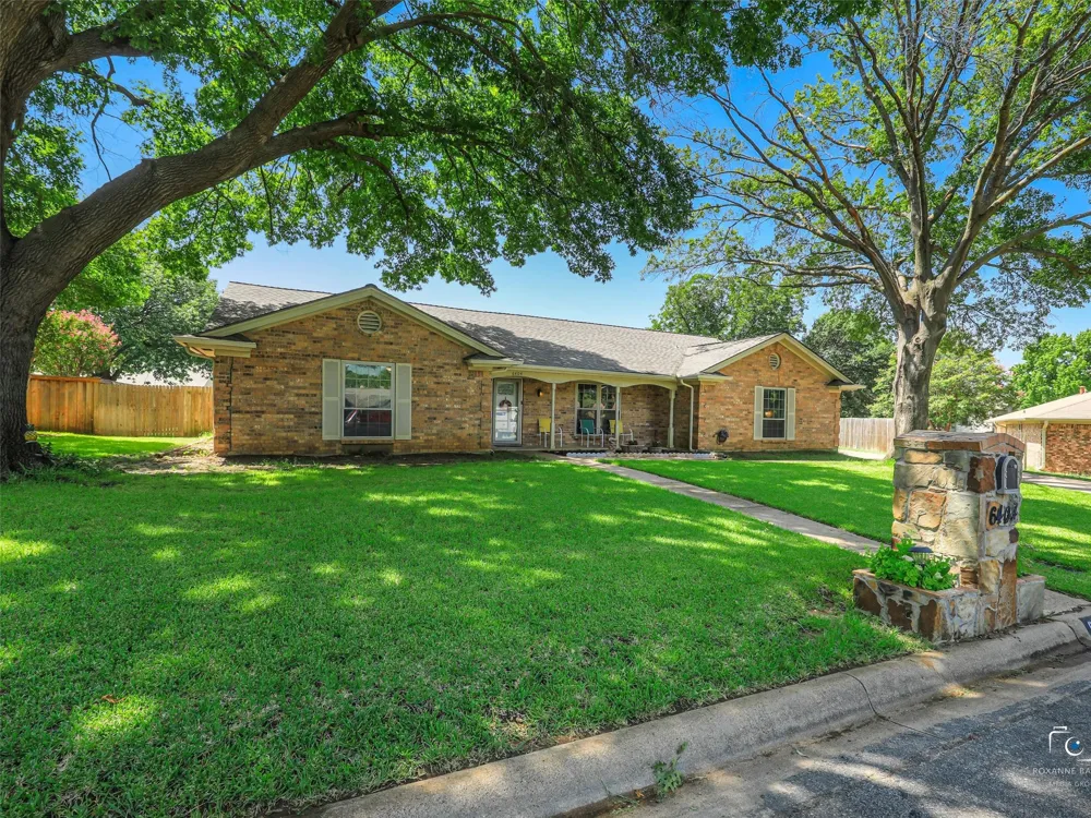 6404 Suncrest Court North Richland Hills, TX 76180