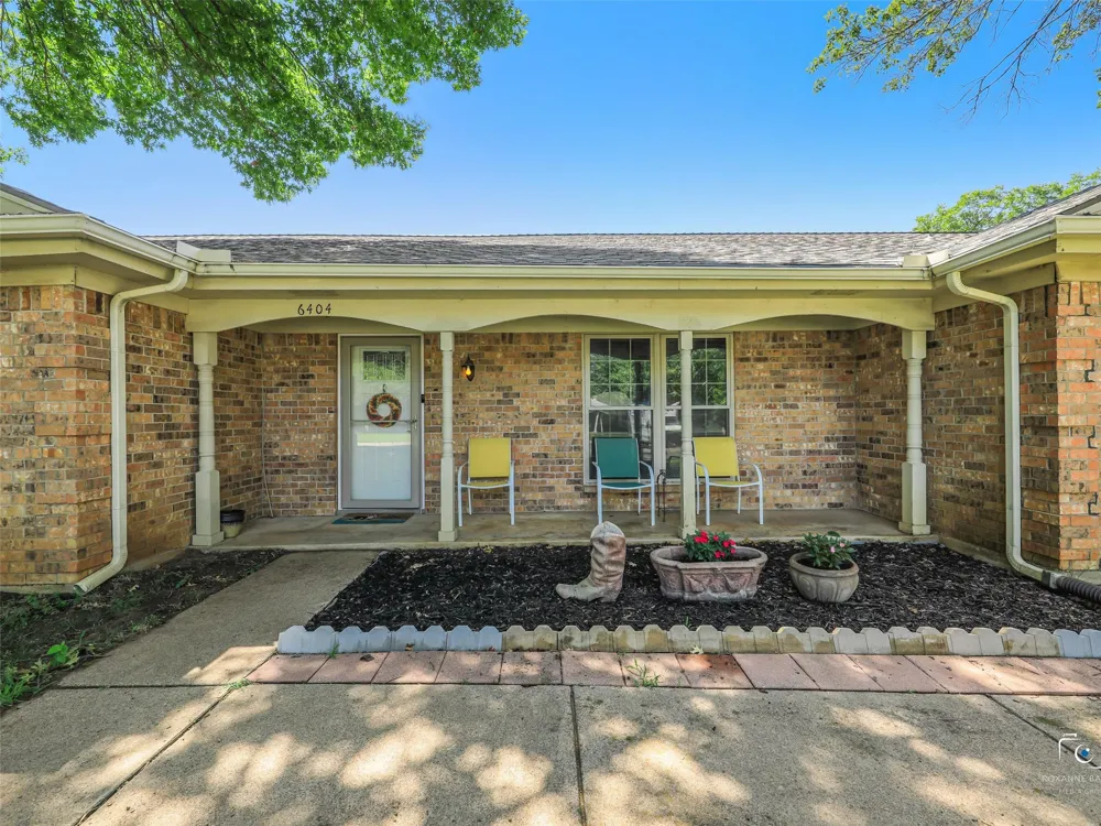 6404 Suncrest Court North Richland Hills, TX 76180